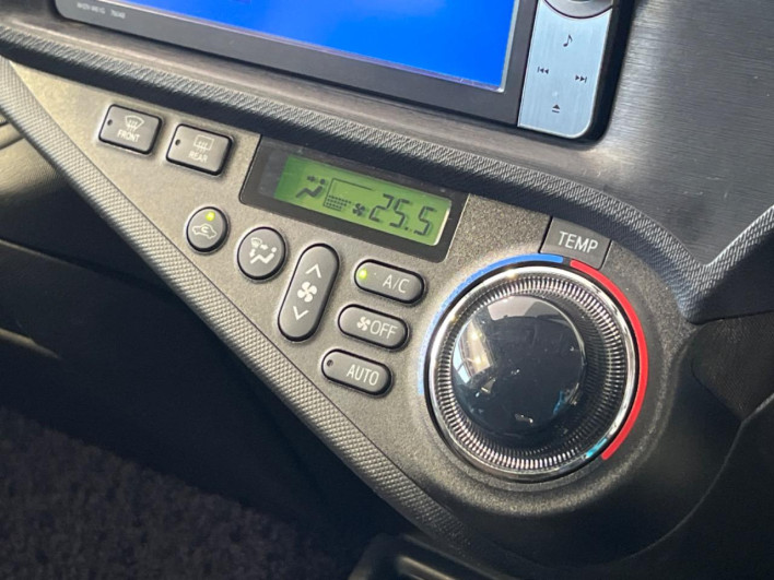 2012 Toyota Aqua DAA-NHP10 (UW-6a1ba71824033)[26]