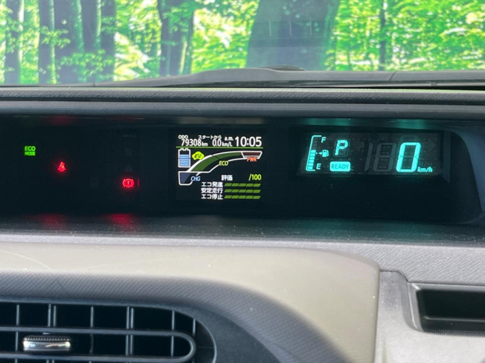 2012 Toyota Aqua DAA-NHP10 (UW-6a1ba71824033)[25]