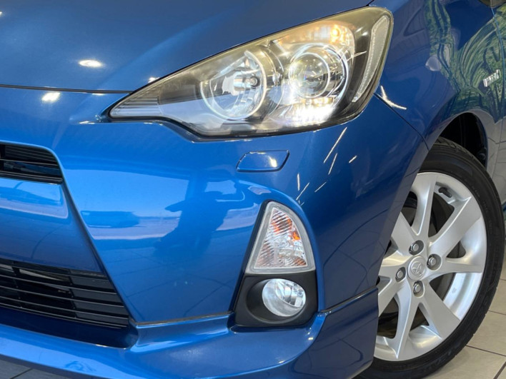 2012 Toyota Aqua DAA-NHP10 (UW-6a1ba71824033)[13]