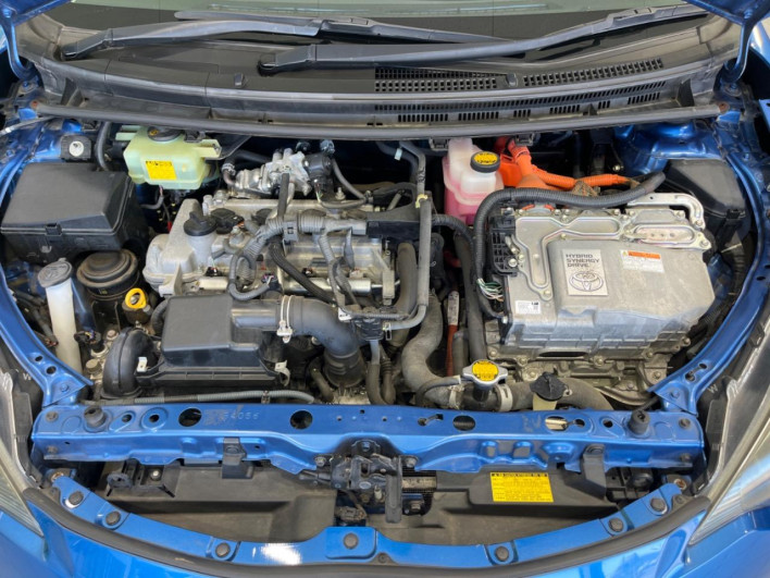 2012 Toyota Aqua DAA-NHP10 (UW-6a1ba71824033)[5]