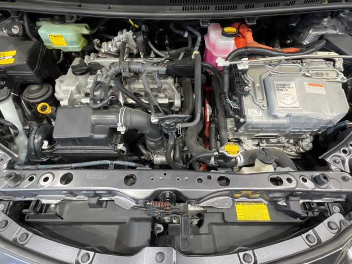 2013 Toyota Aqua DAA-NHP10 (UW-6a1ba718e03ea)[5]