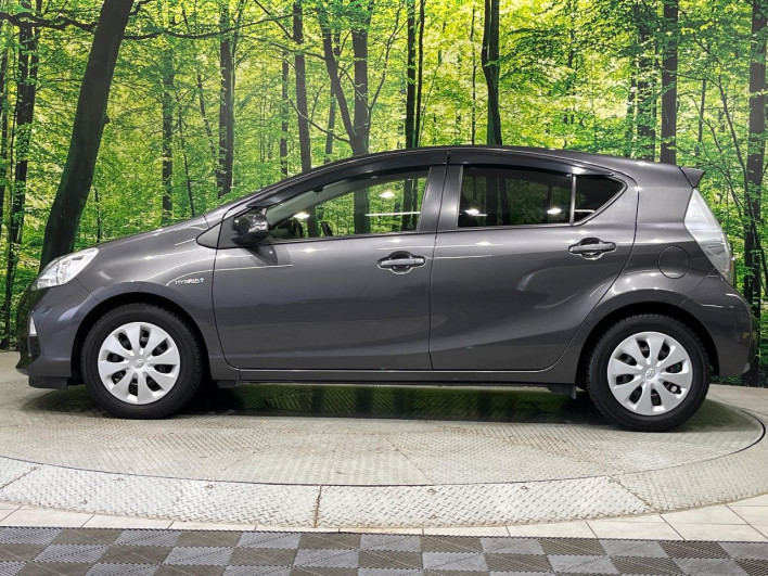 2013 Toyota Aqua DAA-NHP10 (UW-6a1ba718e03ea)[15]