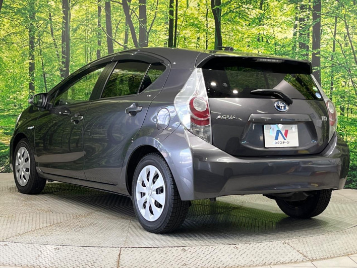 2013 Toyota Aqua DAA-NHP10 (UW-6a1ba718e03ea)[16]