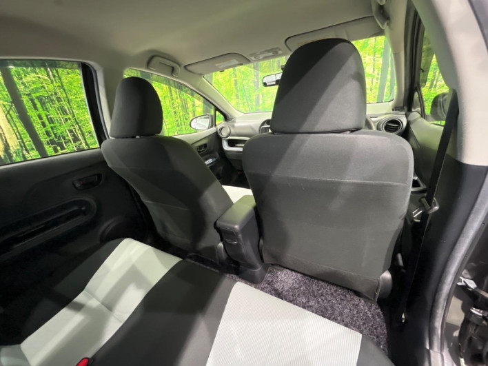 2013 Toyota Aqua DAA-NHP10 (UW-6a1ba718e03ea)[26]