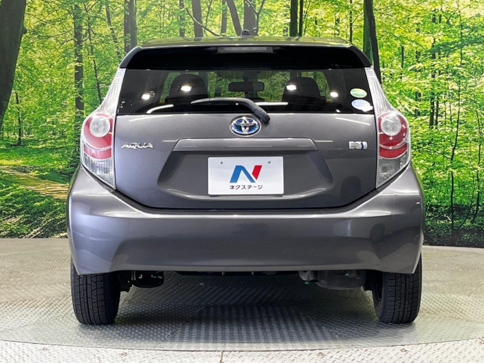 2013 Toyota Aqua DAA-NHP10 (UW-6a1ba718e03ea)[17]