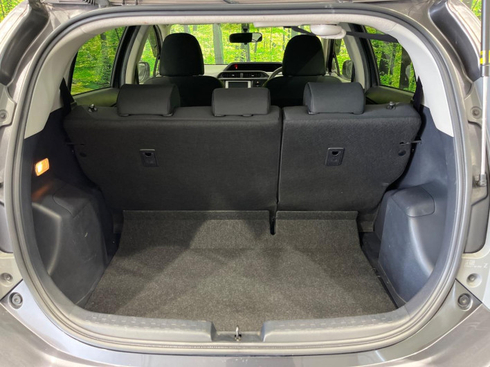 2013 Toyota Aqua DAA-NHP10 (UW-6a1ba718e03ea)[19]