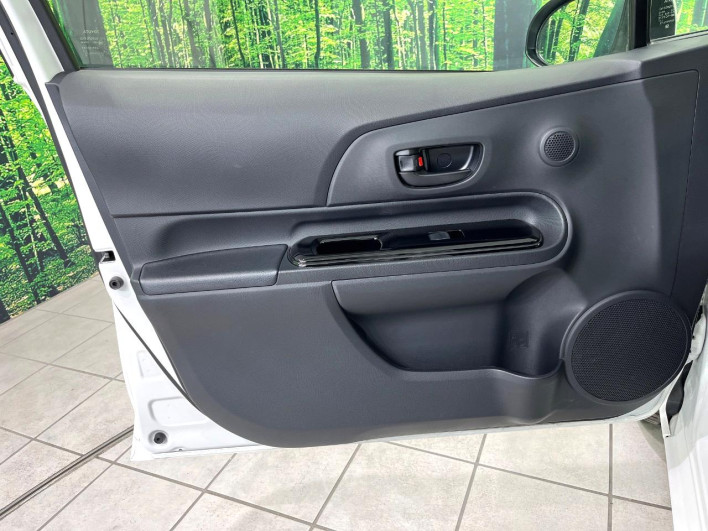 2017 Toyota Aqua DAA-NHP10 (UW-6a1ba71a2d96b)[25]