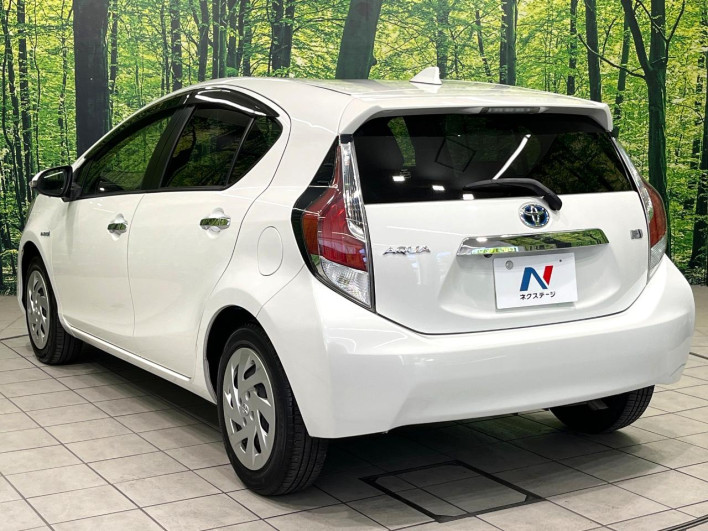2017 Toyota Aqua DAA-NHP10 (UW-6a1ba71a2d96b)[9]