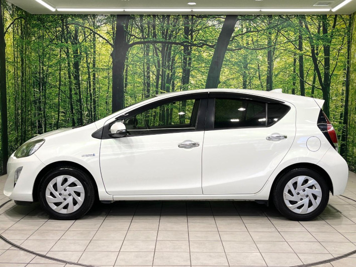 2017 Toyota Aqua DAA-NHP10 (UW-6a1ba71a2d96b)[10]