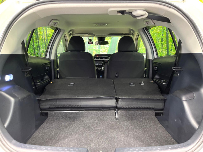 2017 Toyota Aqua DAA-NHP10 (UW-6a1ba71a2d96b)[29]