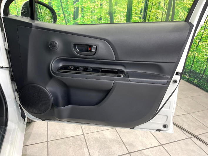 2017 Toyota Aqua DAA-NHP10 (UW-6a1ba71a2d96b)[27]