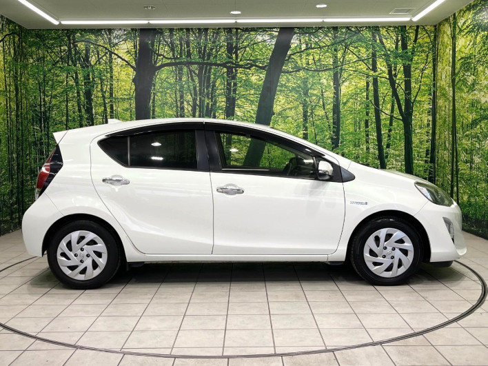 2017 Toyota Aqua DAA-NHP10 (UW-6a1ba71a2d96b)[6]