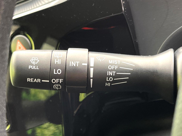 2018 Toyota Aqua DAA-NHP10 (UW-6a1ba71cb3c0f)[14]