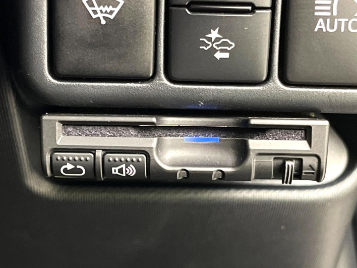 2018 Toyota Aqua DAA-NHP10 (UW-6a1ba71cb3c0f)[11]