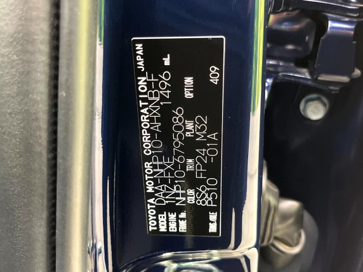 2018 Toyota Aqua DAA-NHP10 (UW-6a1ba71cb3c0f)[1]