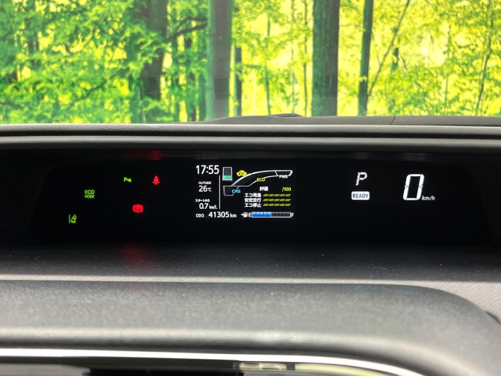 2018 Toyota Aqua DAA-NHP10 (UW-6a1ba71cb3c0f)[12]