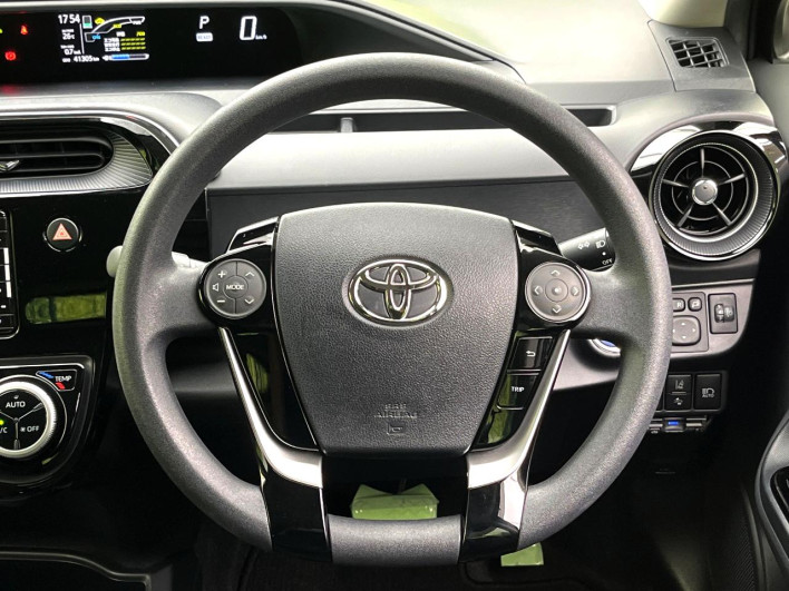 2018 Toyota Aqua DAA-NHP10 (UW-6a1ba71cb3c0f)[6]