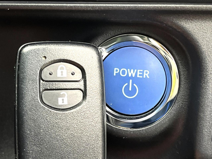 2018 Toyota Aqua DAA-NHP10 (UW-6a1ba71cb3c0f)[9]