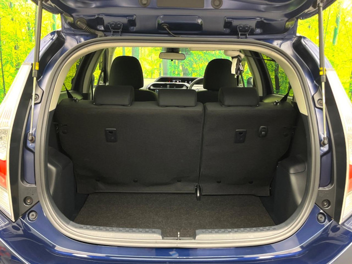 2018 Toyota Aqua DAA-NHP10 (UW-6a1ba71cb3c0f)[28]