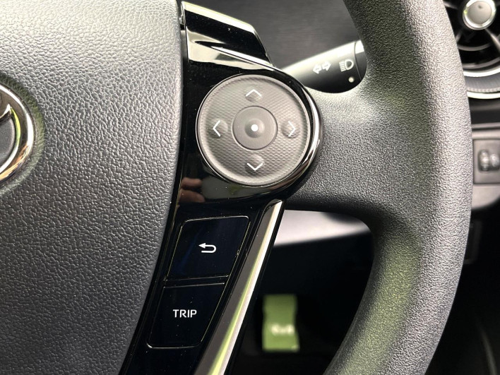 2018 Toyota Aqua DAA-NHP10 (UW-6a1ba71cb3c0f)[15]