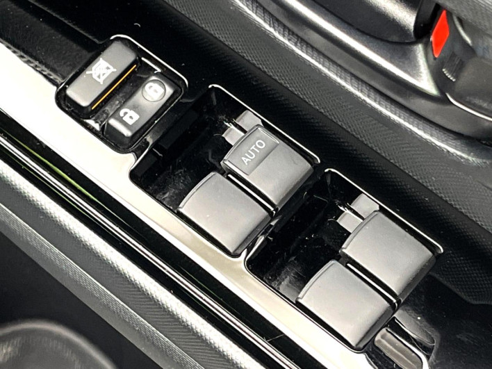 2018 Toyota Aqua DAA-NHP10 (UW-6a1ba71cb3c0f)[8]