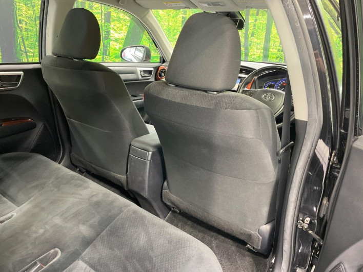 2017 Toyota Corolla Axio DAA-NKE165 (UW-6a1ba71fc728d)[25]