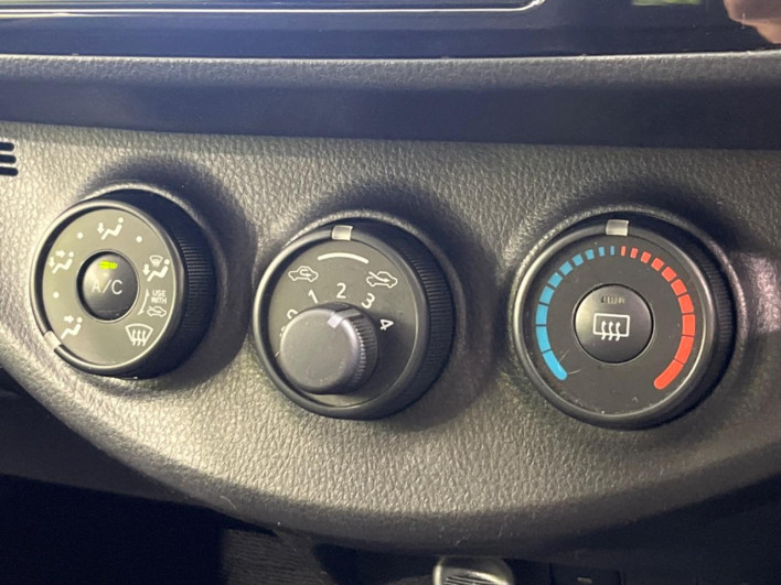 2017 Toyota Vitz DBA-NSP135 (UW-6a1ba72043feb)[29]