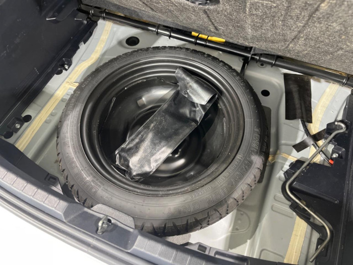 2017 Toyota Vitz DBA-NSP135 (UW-6a1ba72043feb)[5]