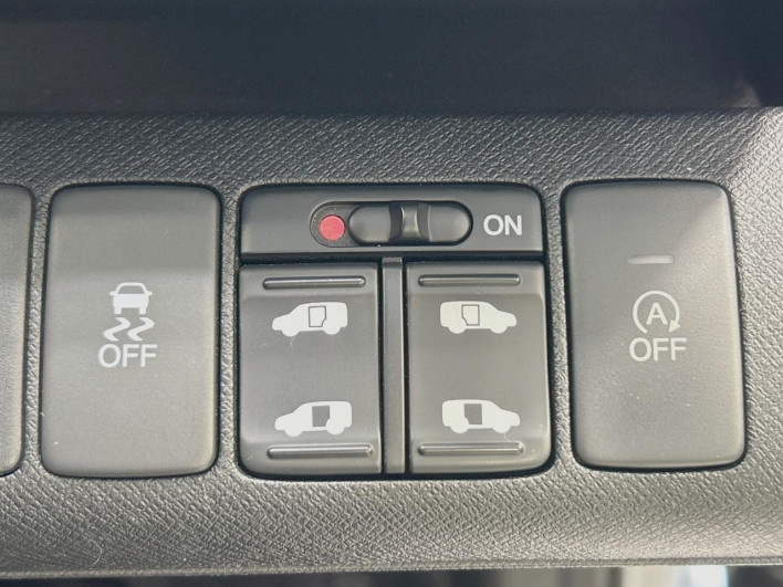 2013 Honda Stepwgn Spada DBA-RK5 (UW-6a1ba72f5f25d)[29]