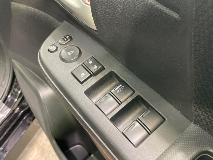 2013 Honda Stepwgn Spada DBA-RK5 (UW-6a1ba72f8bf87)[11]