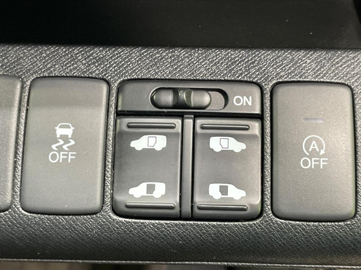 2013 Honda Stepwgn Spada DBA-RK5 (UW-6a1ba72f8bf87)[14]