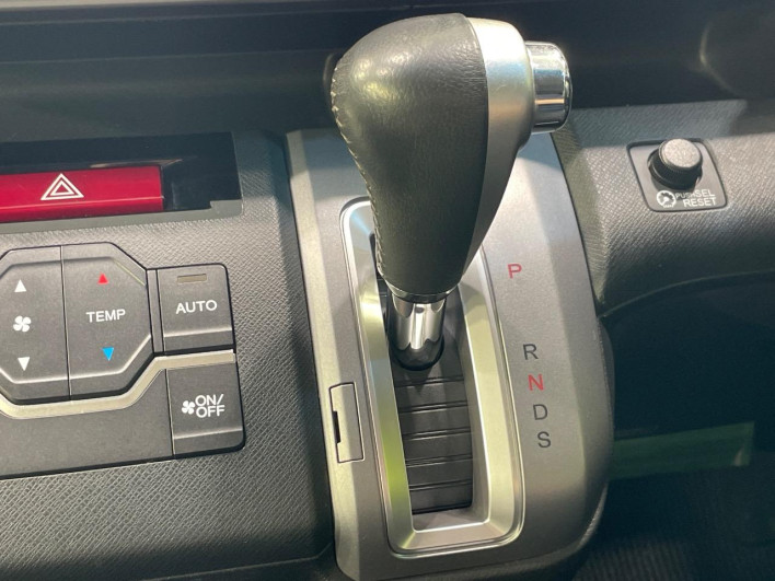 2013 Honda Stepwgn Spada DBA-RK5 (UW-6a1ba72f8bf87)[23]