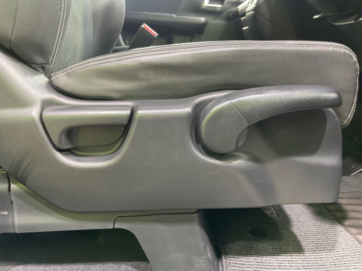 2013 Honda Stepwgn Spada DBA-RK5 (UW-6a1ba72f8bf87)[12]