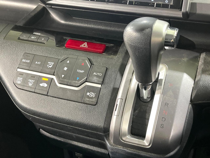 2014 Honda Stepwgn Spada DBA-RK5 (UW-6a1ba72fae043)[28]