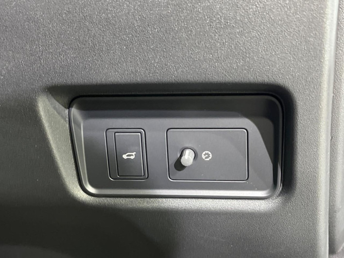 2023 Jaguar E Pace 3BA-DF2XB (UW-6a1ba742a8c80)[9]