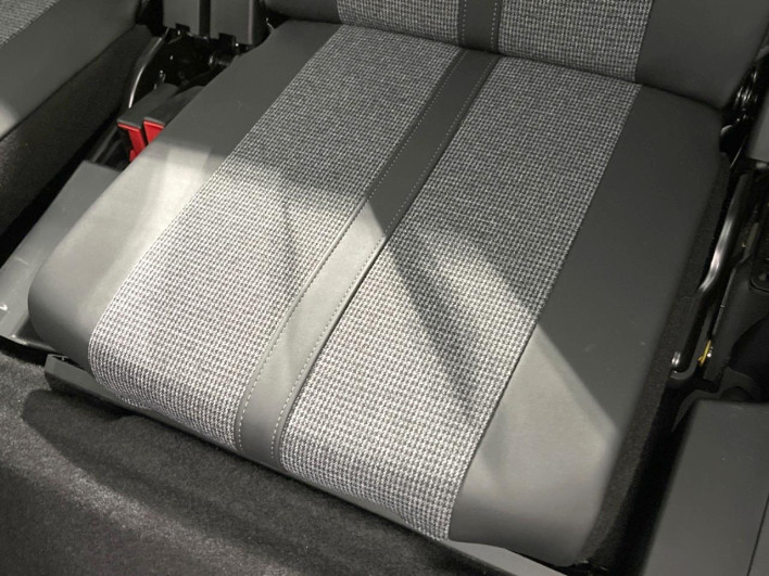 2020 Peugeot 5008 3BA-P875G06 (UW-6a1ba7568a7d8)[13]