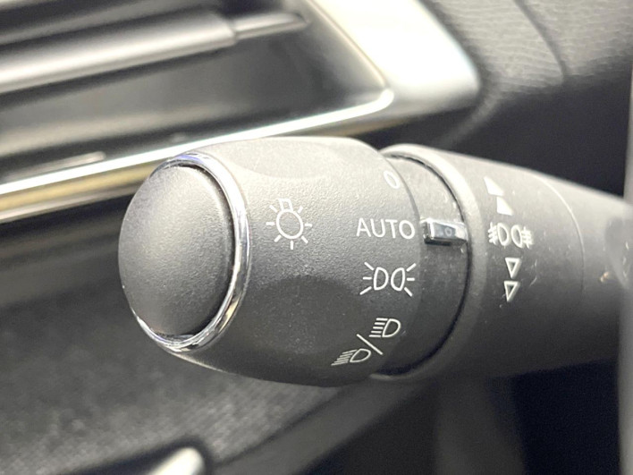 2020 Peugeot 5008 3BA-P875G06 (UW-6a1ba7568a7d8)[27]