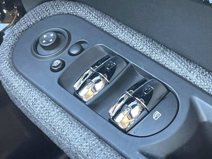 2021 Rover Mini 3DA-42BT20 (UW-6a1ba765705e3)[29]