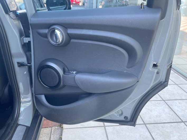 2017 Rover Mini LDA-XT15 (UW-6a1ba766bca3c)[23]