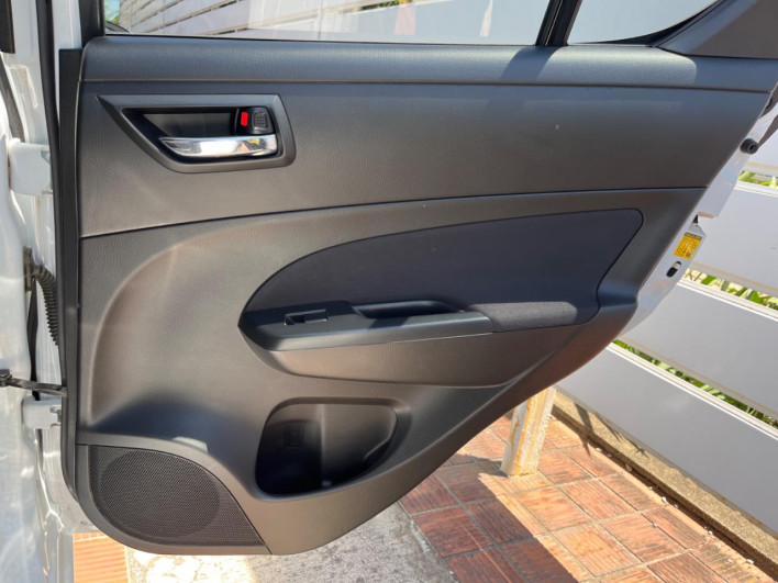 2012 Suzuki Swift DBA-ZC72S (UW-6a1ba76dd20c6)[28]