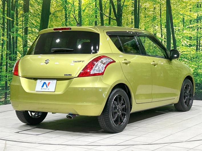 2014 Suzuki Swift DBA-ZC72S (UW-6a1ba76de8a6a)[16]