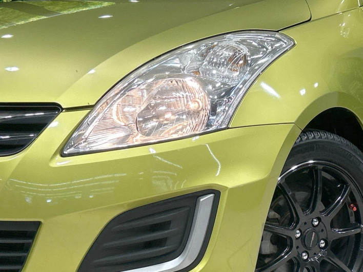 2014 Suzuki Swift DBA-ZC72S (UW-6a1ba76de8a6a)[10]