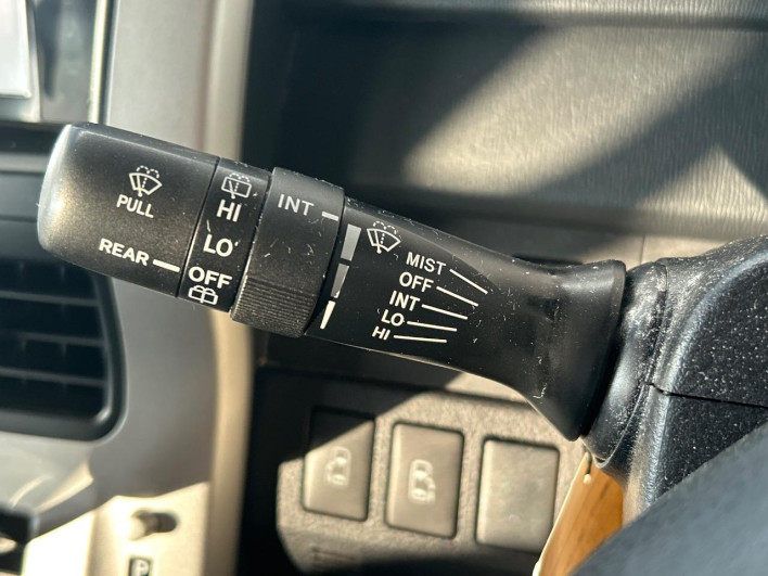 2011 Toyota Noah DBA-ZRR70G (UW-6a1ba772dbea1)[11]