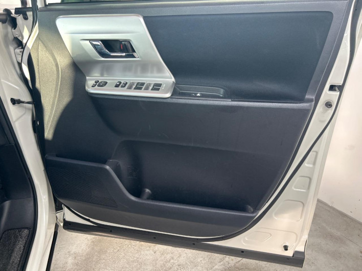 2011 Toyota Noah DBA-ZRR70G (UW-6a1ba772dbea1)[19]