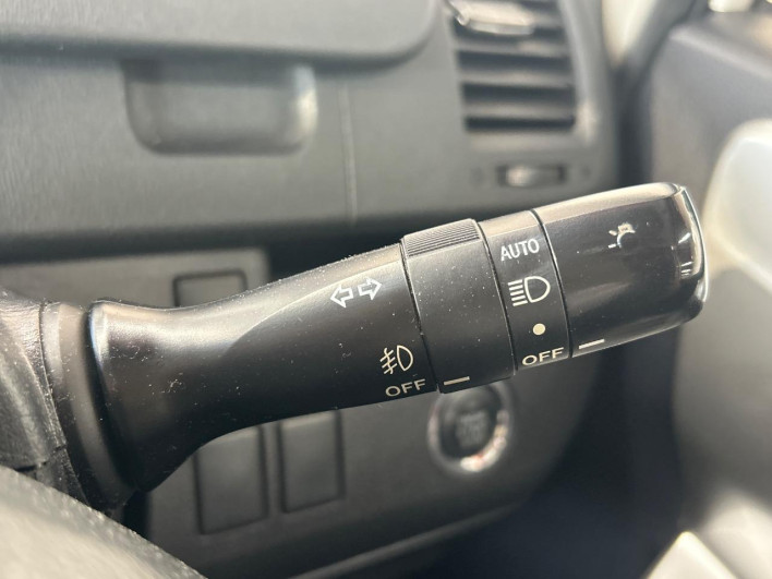2011 Toyota Noah DBA-ZRR70G (UW-6a1ba772dbea1)[12]
