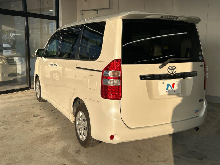 2011 Toyota Noah DBA-ZRR70G (UW-6a1ba772dbea1)[28]