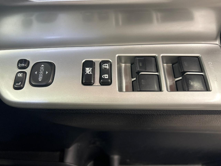 2011 Toyota Noah DBA-ZRR70G (UW-6a1ba772dbea1)[16]
