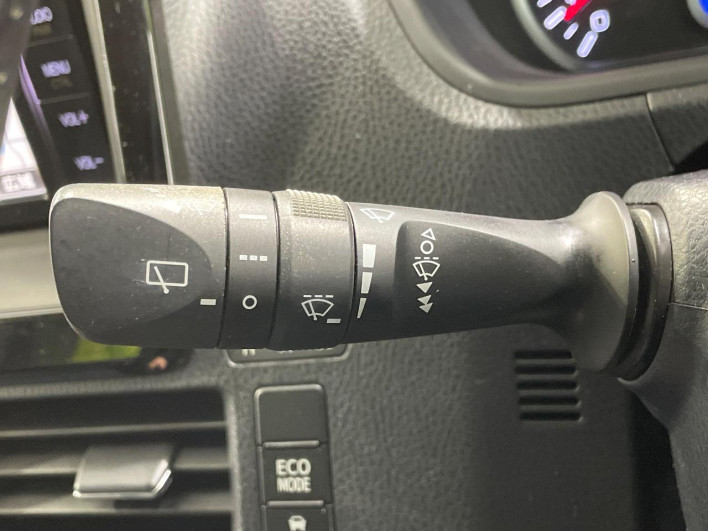 2014 Toyota Voxy DBA-ZRR80W (UW-6a1ba773efd80)[27]