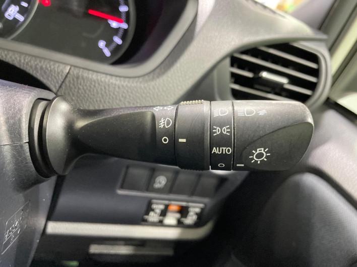 2014 Toyota Voxy DBA-ZRR80W (UW-6a1ba773efd80)[26]