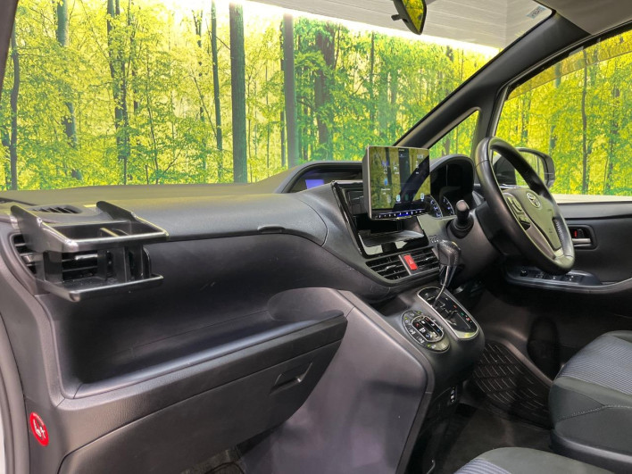 2015 Toyota Noah DBA-ZRR80W (UW-6a1ba7747f47e)[18]